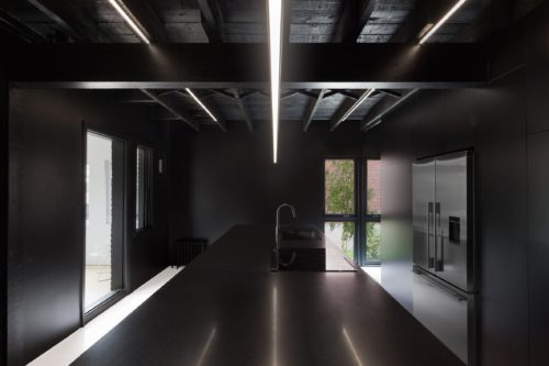 Black and white Montreal apartment_Jean Verville Architect